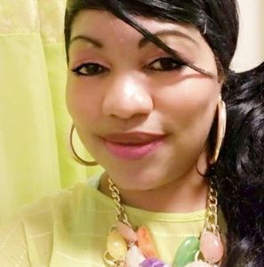 Meet your Posher, Simone